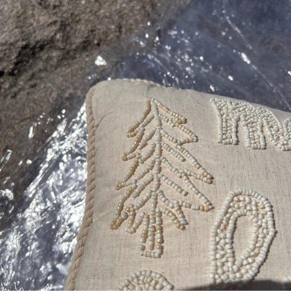⬇️St. Nicholas Square NWT Kohl’s Pillow 12”x18” Ivory Beaded Merry Christmas - Picture 3 of 9